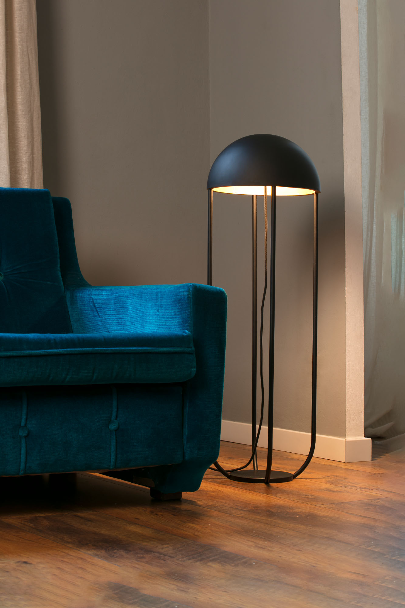Faro JELLYFISH Schwarz-goldene Stehleuchte für das Wohnzimmer - Produktbild 2