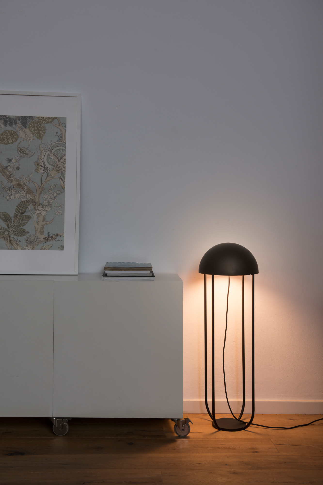 Faro JELLYFISH Schwarz-goldene Stehleuchte für das Wohnzimmer - Produktbild 3