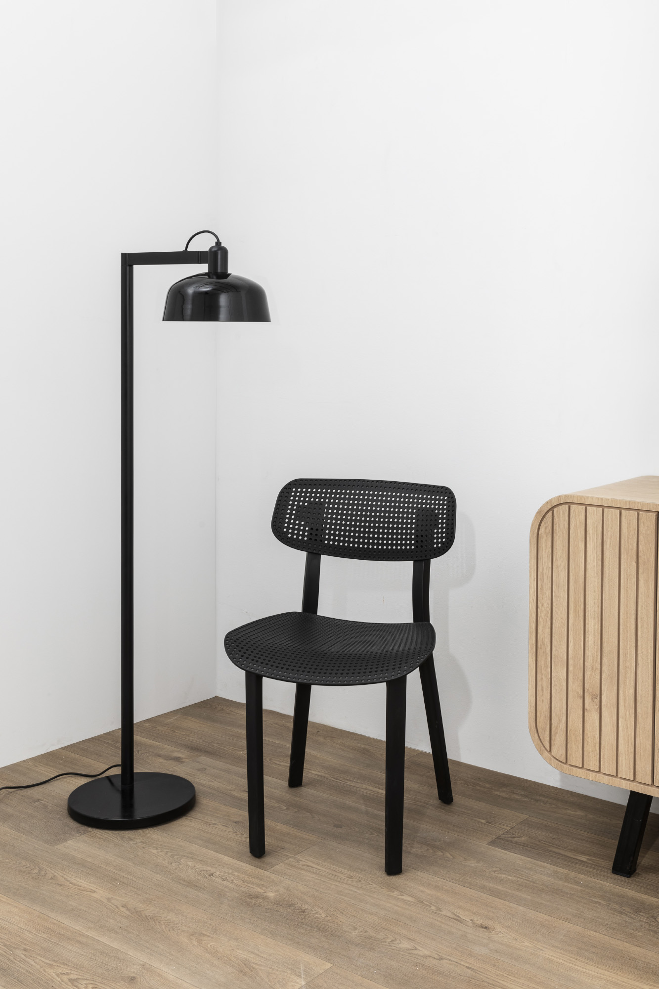 Faro TATAWIN Schwarze Stehleuchte für das Wohnzimmer - Produktbild 5