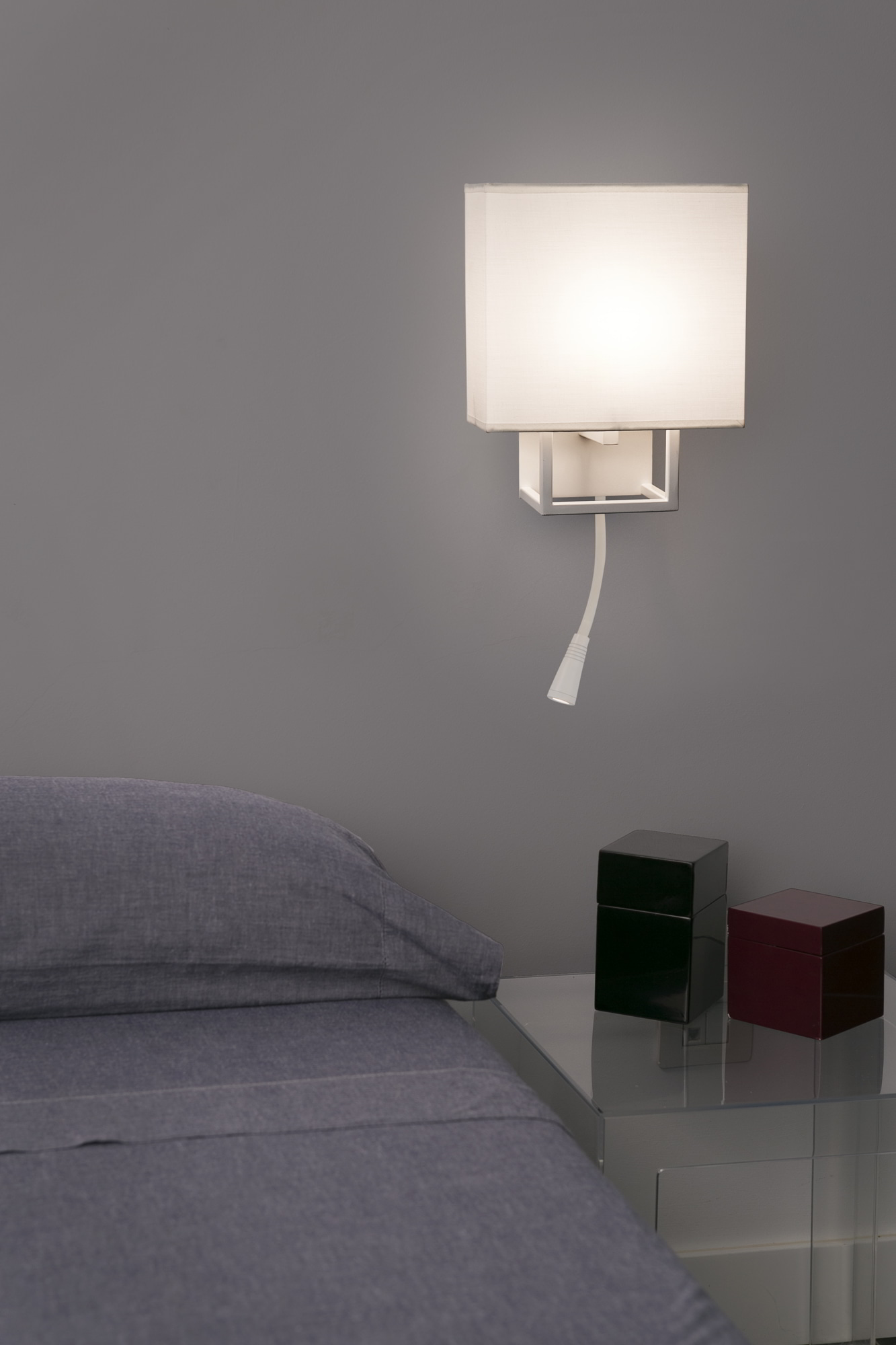 Faro VESPER Wandleuchte weiß mit-Leser - Produktbild 3