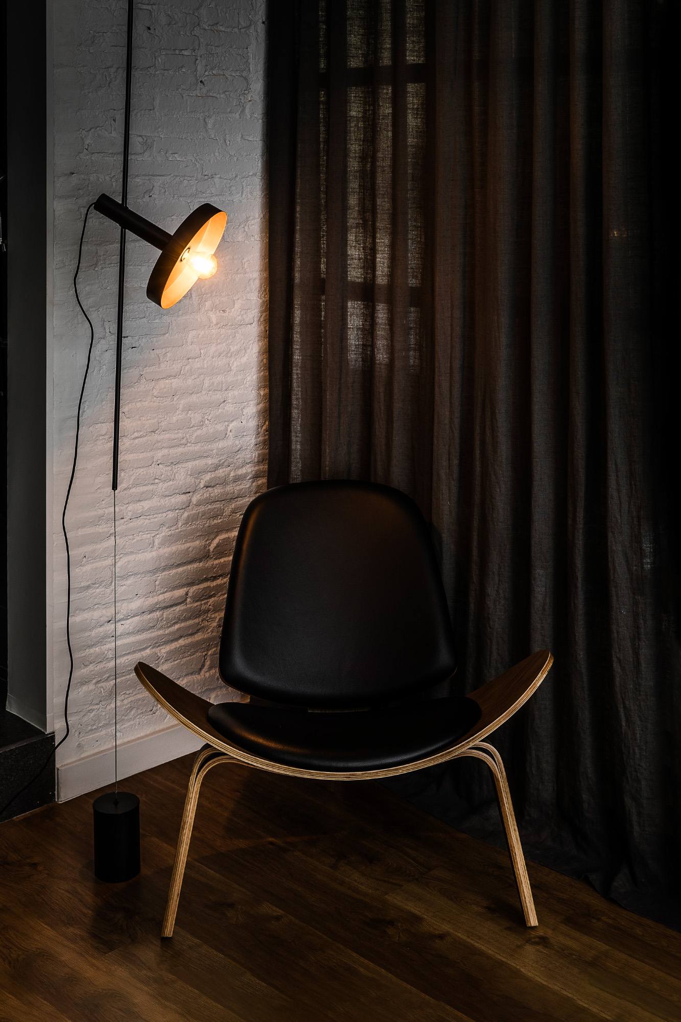 Faro WHIZZ Schwarz/goldene Wohnzimmer-Hänge-/Standleuchte - Produktbild 5